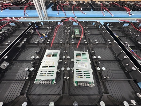 華邦瀛室內(nèi)P2壓鑄鋁箱體LED顯示屏 (3).jpg 華邦瀛室內(nèi)P2壓鑄鋁箱體LED顯示屏 (3).jpg